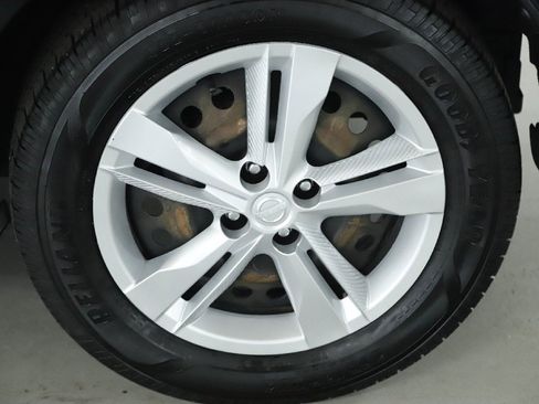 Used 2019 Nissan Kicks S image 38