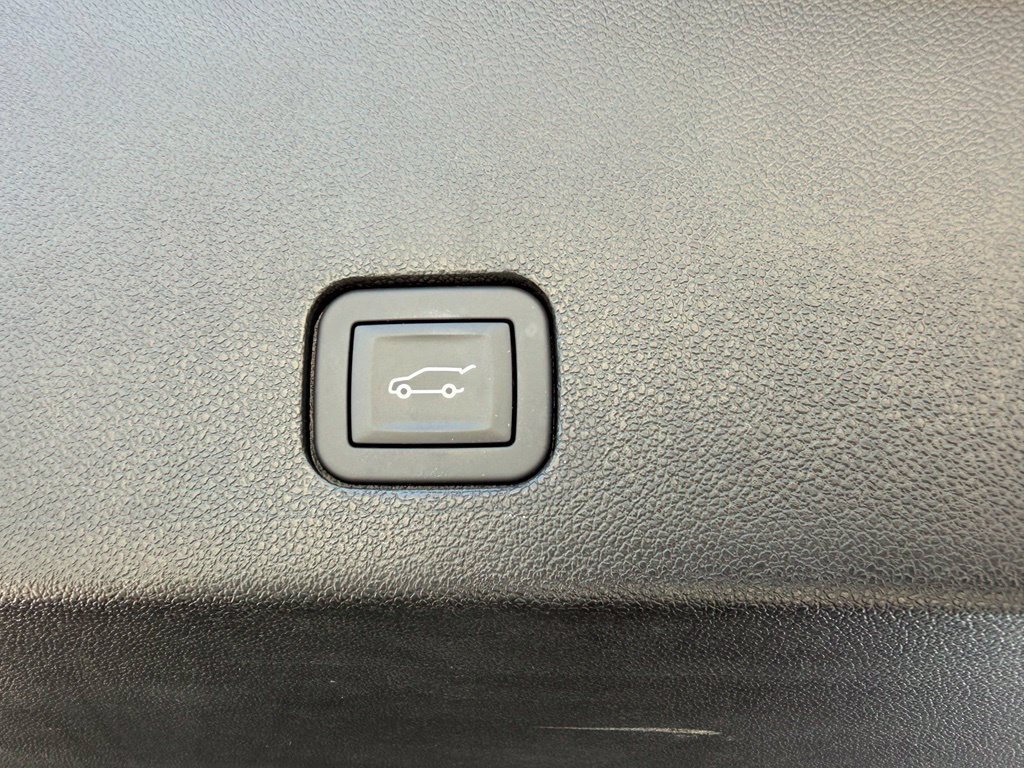 Used 2025 Cadillac XT6 Luxury FWD image 35