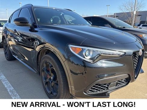 Used 2022 Alfa Romeo Stelvio Veloce image 3