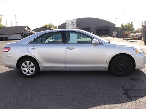 Used 2010 Toyota Camry FWD image 4