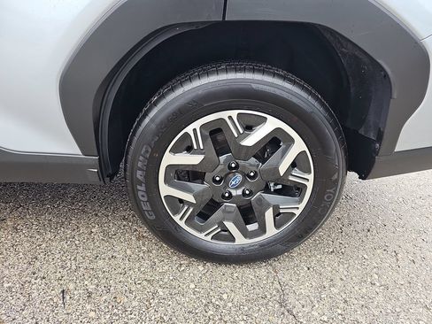 Certified 2025 Subaru Forester Premium AWD/4WD image 39