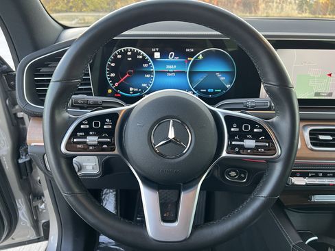Used 2022 Mercedes-Benz GLS 450 4MATIC image 16
