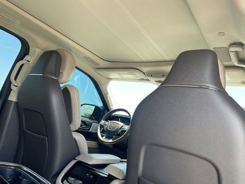 Used 2022 Lincoln Navigator L Reserve RWD image 15
