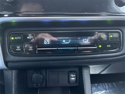 Used 2017 Toyota Corolla LE image 19