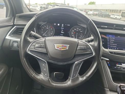 Used 2022 Cadillac XT5 Premium Luxury w/ Technology Package AWD/4WD image 9
