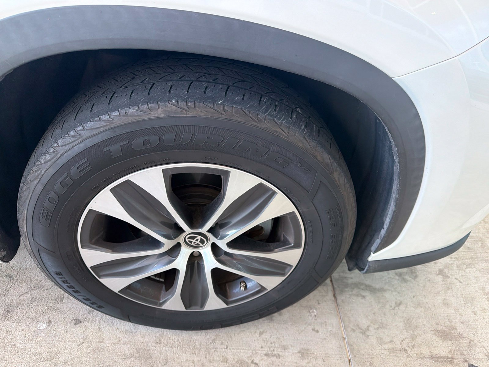 Used 2021 Toyota Highlander XLE FWD image 24