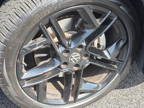 Certified 2025 Volkswagen Tiguan SE R-Line AWD/4WD image 19