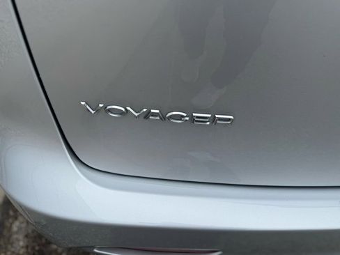 Used 2023 Chrysler Voyager LX image 39