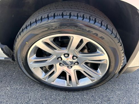 Used 2019 Cadillac Escalade Premium Luxury AWD/4WD image 10