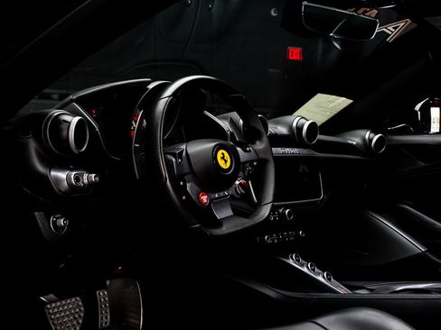 Used 2019 Ferrari Portofino RWD image 20