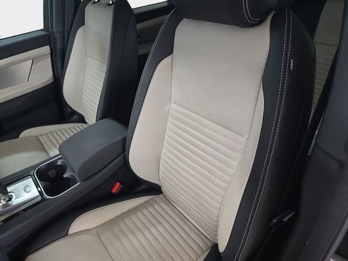 Used 2023 Land Rover Discovery Sport SE R-Dynamic image 16