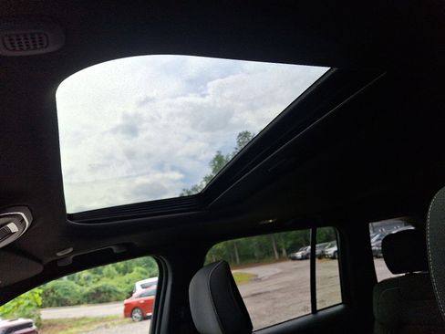 New 2025 Jeep Grand Cherokee Laredo X image 8