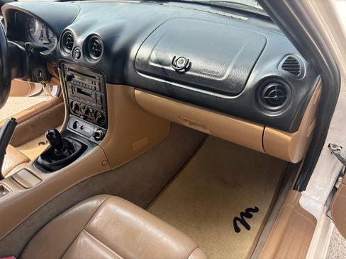 Used 2000 MAZDA MX-5 Miata RWD image 32