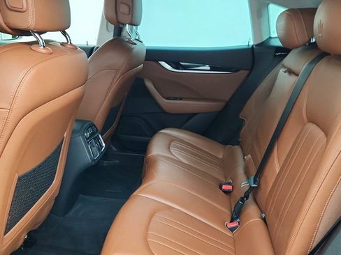 Used 2017 Maserati Levante image 22