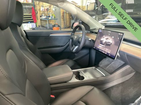 Used 2023 Tesla Model Y Performance AWD/4WD image 16