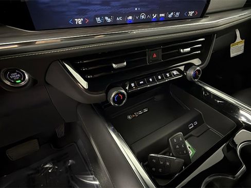 Certified 2025 Chevrolet Suburban Premier image 22