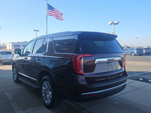 Used 2023 GMC Yukon SLT image 3