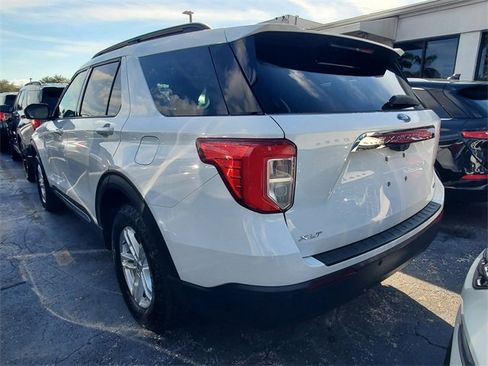 Used 2020 Ford Explorer XLT image 4