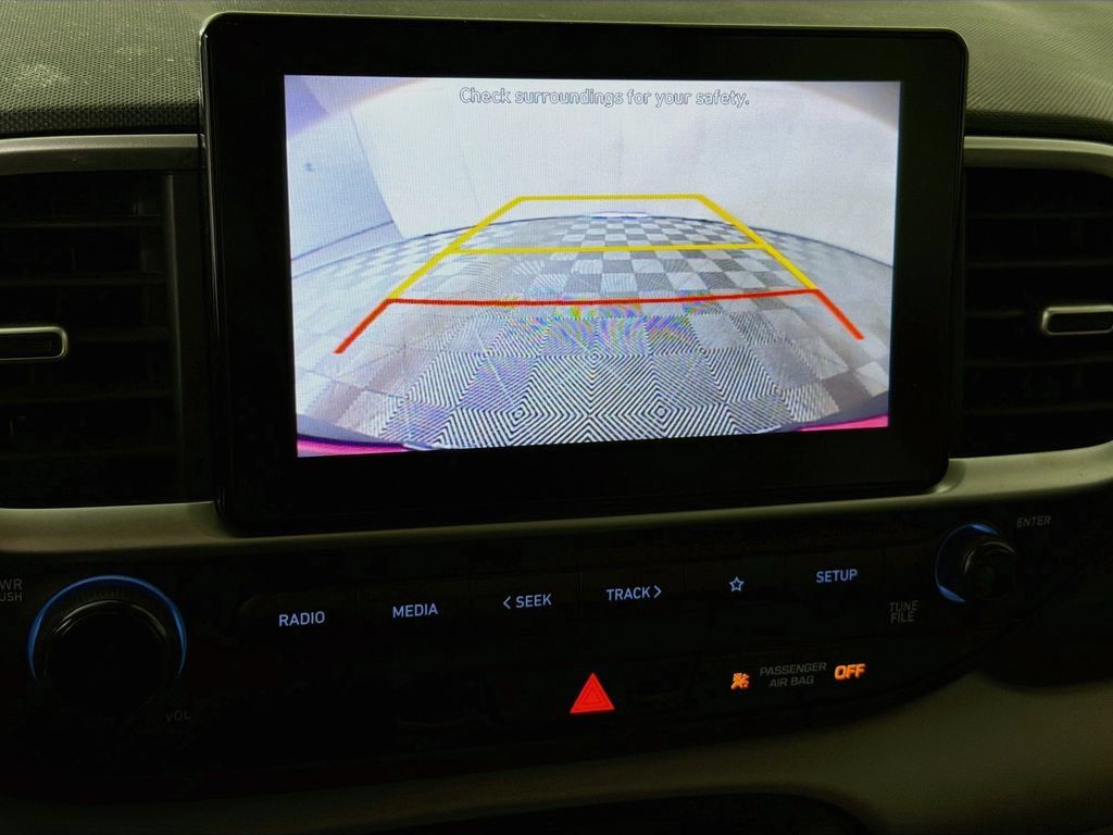 Used 2022 Hyundai Venue SEL FWD image 19