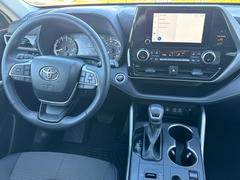 Certified 2025 Toyota Highlander LE image 21