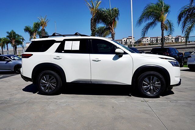Certified 2023 Nissan Pathfinder SV w/ Black Appearance Package FWD image 3