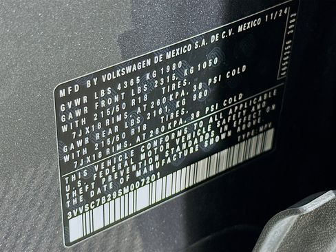 Used 2025 Volkswagen Taos SE image 12