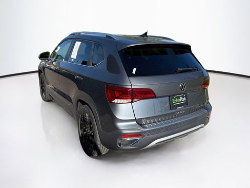 Used 2023 Volkswagen Taos SE w/ Panoramic Sunroof Package AWD/4WD image 5