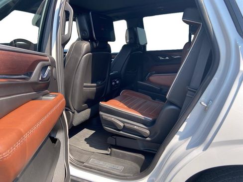 Used 2023 GMC Yukon Denali Ultimate w/ LPO, Floor Liner Package AWD/4WD image 8