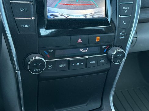 Used 2015 Toyota Camry XLE image 18