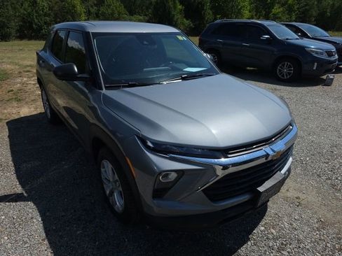Used 2024 Chevrolet TrailBlazer LS FWD image 1