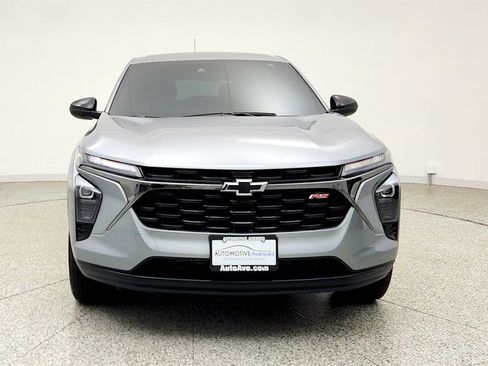 Used 2025 Chevrolet Trax RS w/ Driver Confidence Package FWD image 2
