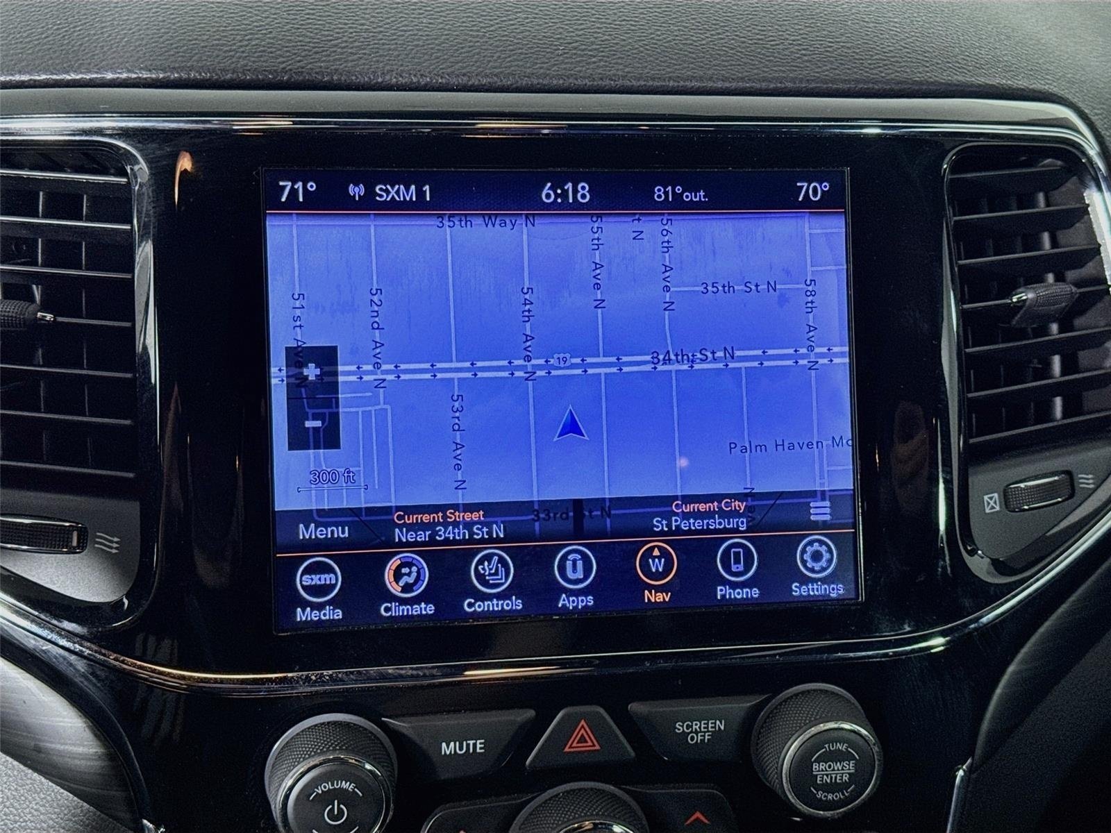 Used 2020 Jeep Grand Cherokee Altitude RWD image 15