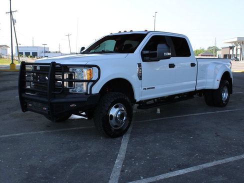 Used 2017 Ford F350 XL w/ STX Appearance Package AWD/4WD image 2