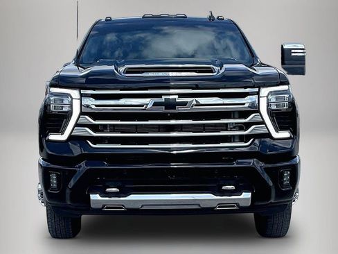 Used 2024 Chevrolet Silverado 3500 High Country w/ High Country Premium Package AWD/4WD image 3