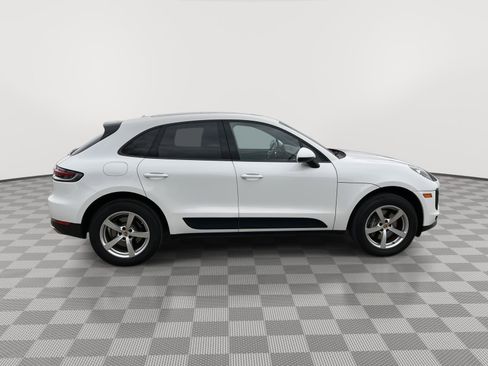 Used 2021 Porsche Macan w/ Premium Package image 8