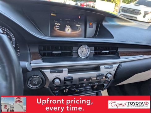 Used 2017 Lexus ES 350 w/ Premium Package FWD image 17