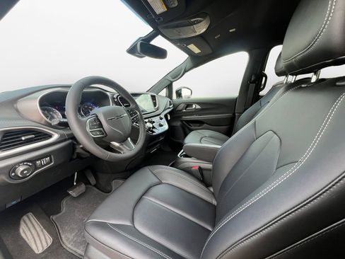 New 2026 Chrysler Pacifica Select image 19