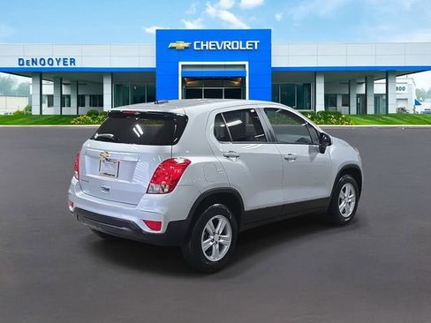 Used 2022 Chevrolet Trax LS w/ Tint and Cruise Package image 6