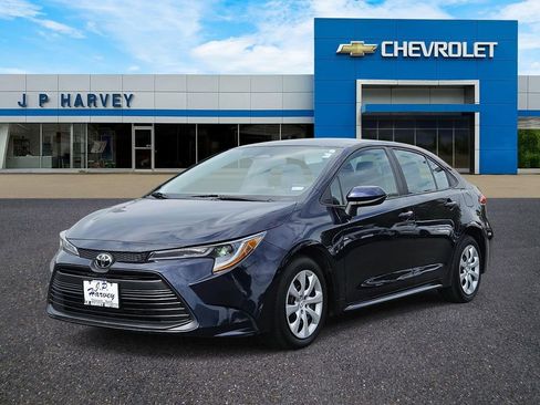 Used 2023 Toyota Corolla LE image 3