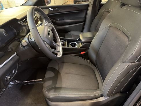 Used 2025 Jeep Grand Cherokee L Laredo RWD image 13