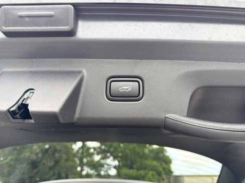 Used 2025 Hyundai Tucson Limited FWD image 36