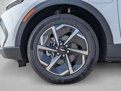 New 2026 Chevrolet Equinox EV LT image 18