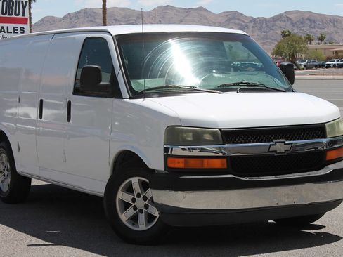Used 2004 Chevrolet Express 1500 RWD image 2