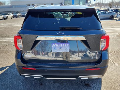 Used 2022 Ford Explorer XLT w/ Equipment Group 202A image 5