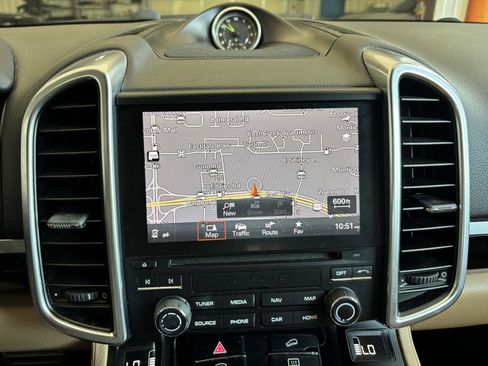 Used 2018 Porsche Cayenne S w/ Premium Package Plus AWD/4WD image 15