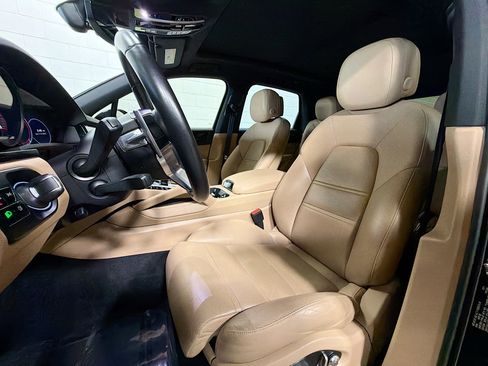 Used 2019 Porsche Cayenne image 5