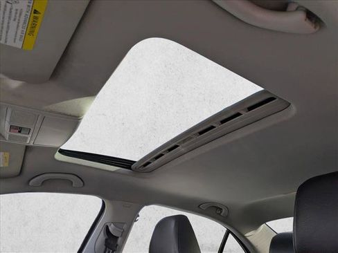 Used 2017 Volkswagen Jetta SE image 16