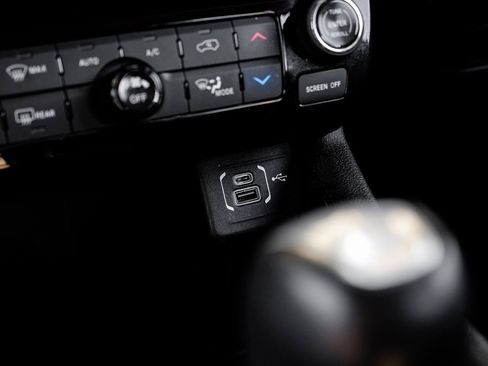 Used 2022 Jeep Compass Limited image 36