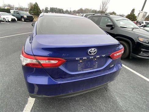 Used 2018 Toyota Camry LE image 6