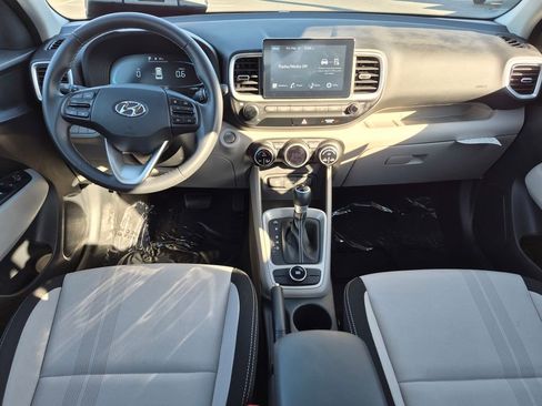 Used 2025 Hyundai Venue SEL image 20